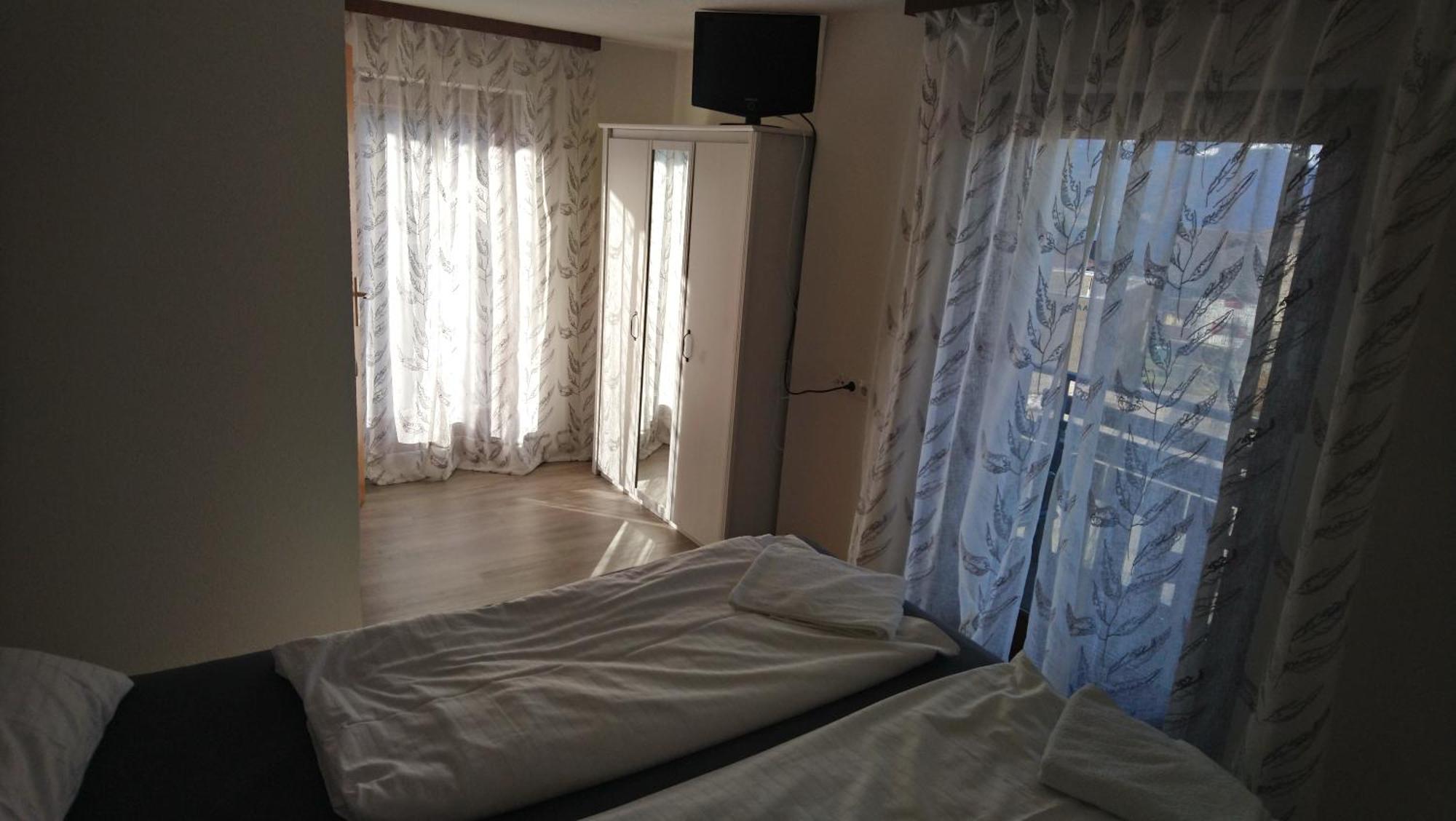Gasthaus Krone Ubersaxen Zimmer foto